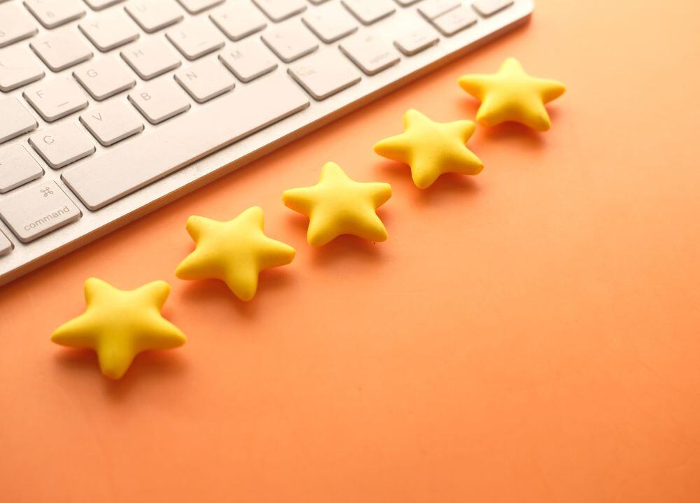 Google review stars next to laptop