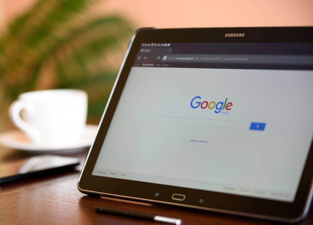 Google search engine on tablet